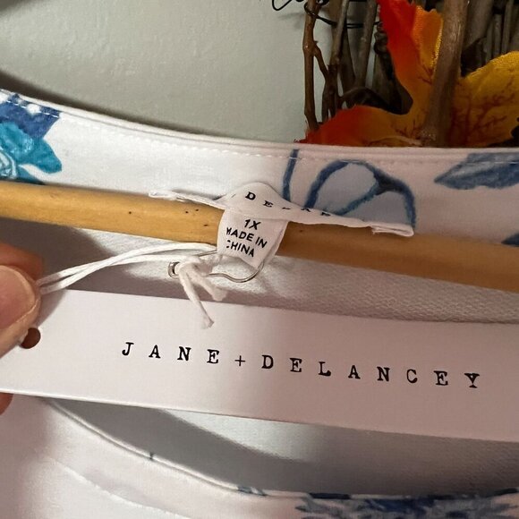 Jane + Delancey Womens Plus Size 1X Knit Top Short Sleeve White Blue Floral - Picture 5 of 8